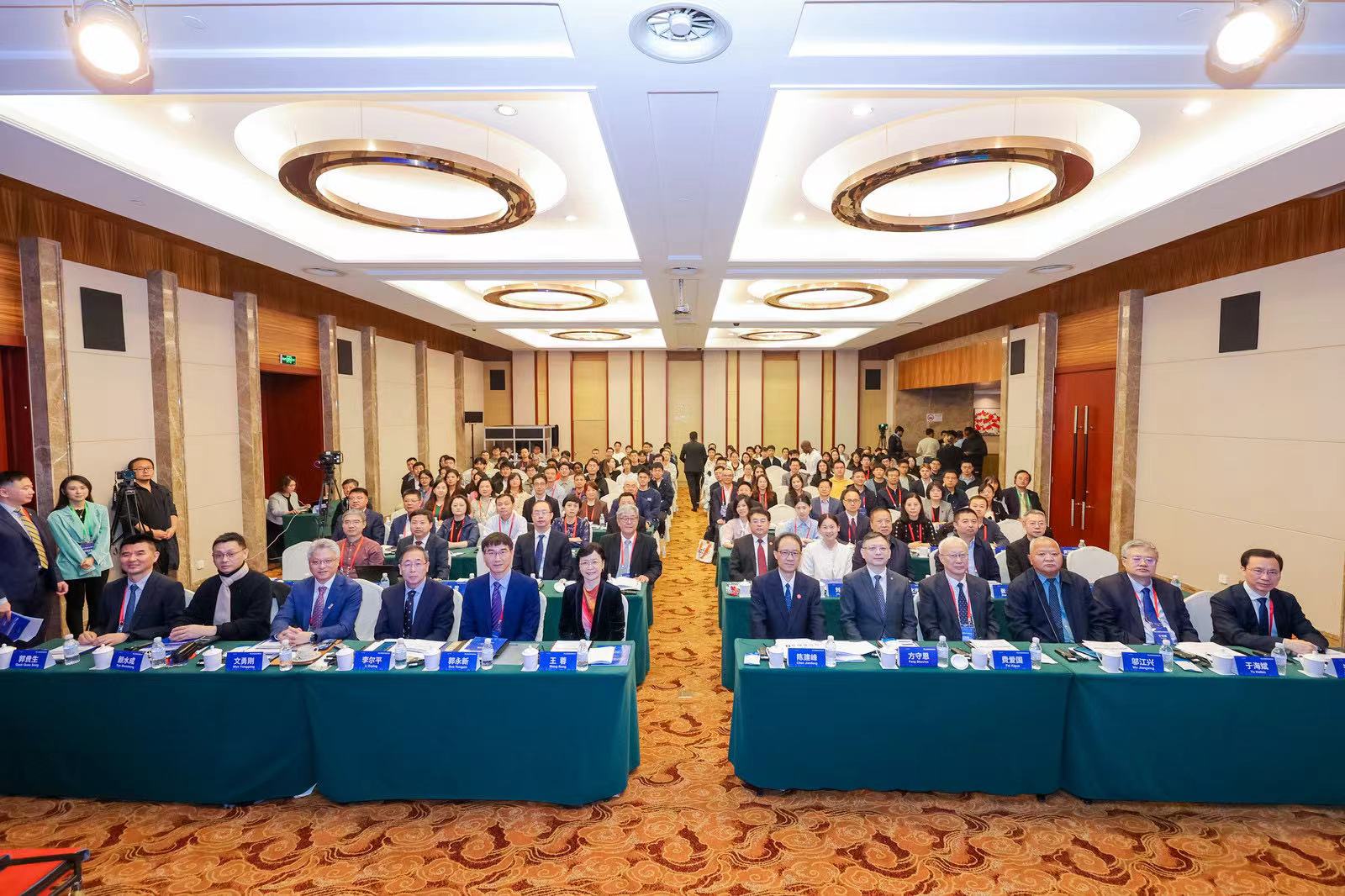 中國工程院和新加坡工程院院士專家共聚同濟大學，共話人工智能前沿與治理